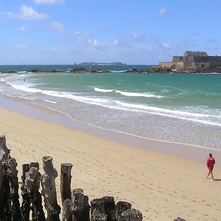 Charmante Maison Familiale Pres Des Plages Et Du Gr 34 Pour 8 A 10 Personnes Location Uniquement A Partir De 4 Nuitees Ferienhaus